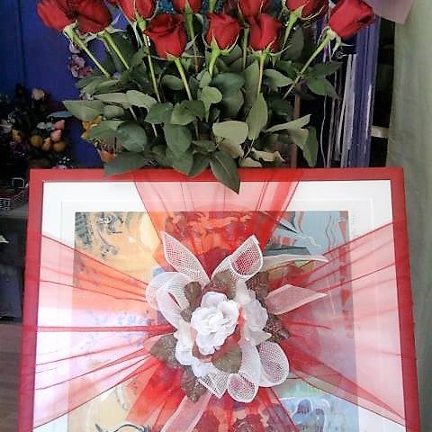 Dekoracija poklona i ruže | Cvjećarnica Ilaria Split