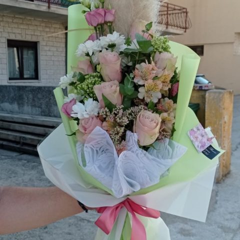 Proljetni buket sa pampasom | Besplatna dostava cvijeća | Cvjećarnica Ilaria