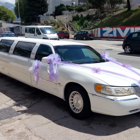 Dekoracija limuzine/automobila za vjenčanje | Cvjećarnica Ilaria Split