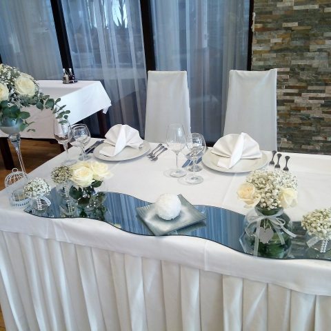 Dekoracija stola mladenaca i sale za vjenčanje | Cvjećarnica Ilaria Split
